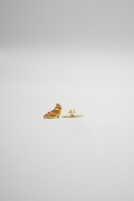 Croissant pin