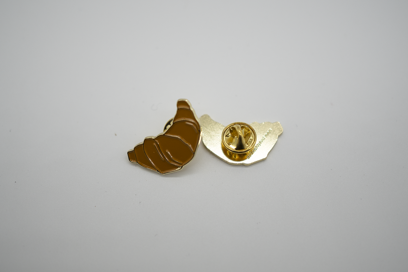 Croissant pin
